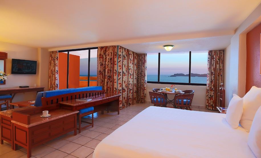 Last moment vacation deals to Ixtapa